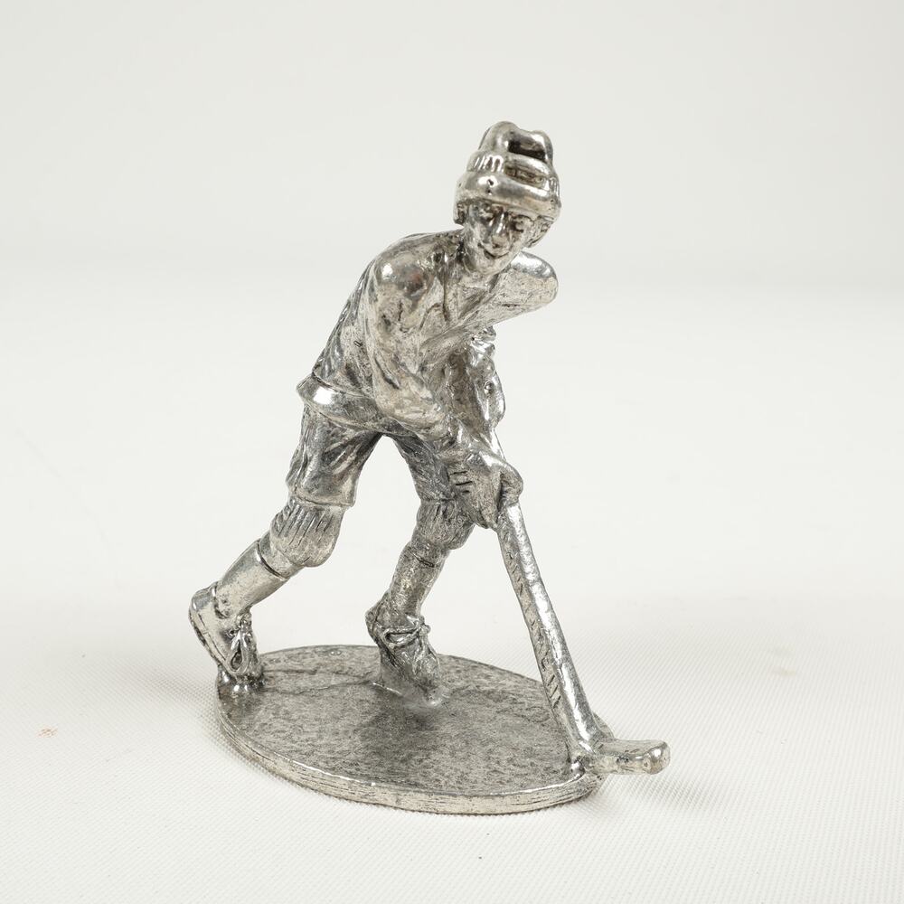Pewter Metzke 1999 Ice Hockey Player Skating Stick Handling Figurine Sports